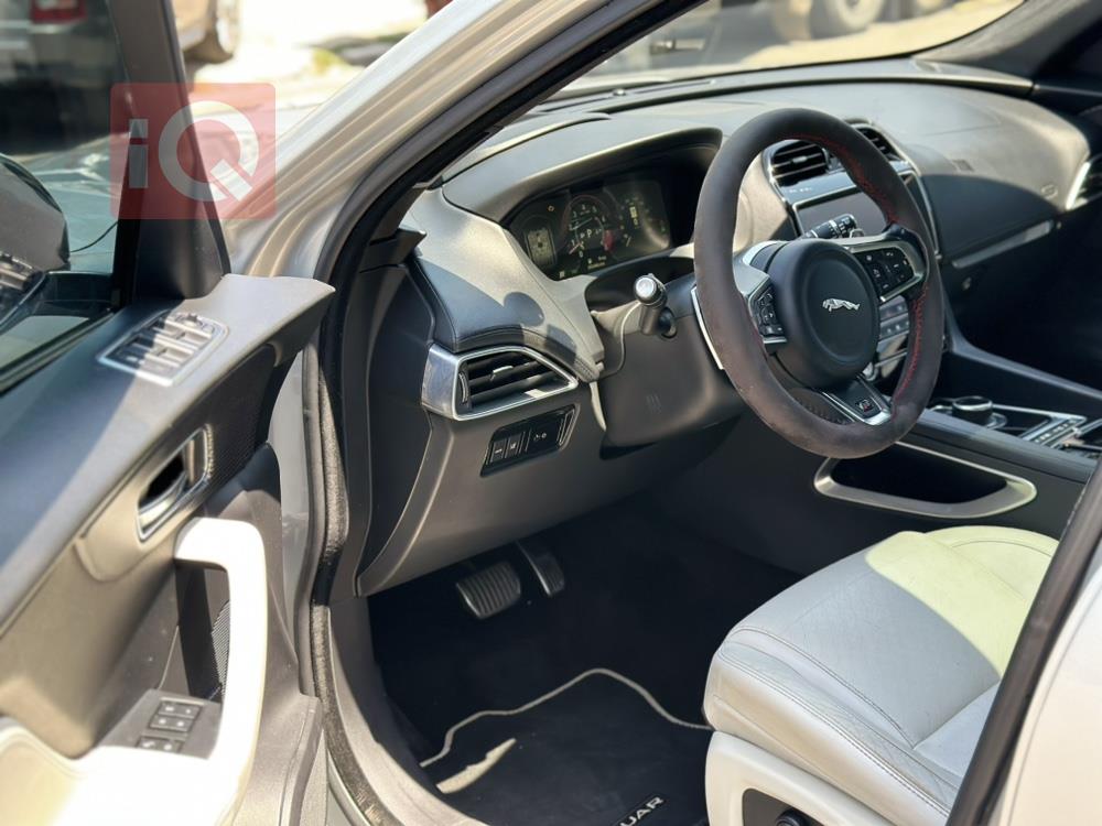 جاگوار F-Pace